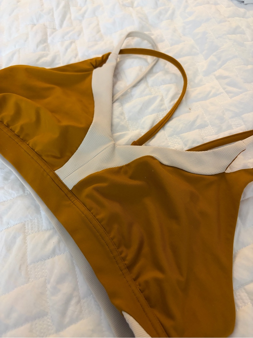 Lululemon Two-Tone Mustard & Cream workout Top